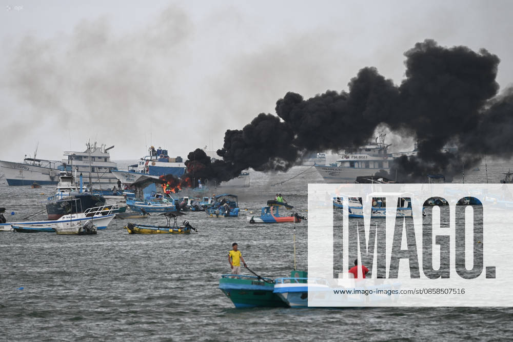 MANTA BOAT FIRE Manta, June 06, 2026 Fire of several boats in the Port of Manta API PHOTO ARIEL OCHOA Manta Manta Manabo Ecuador DIS MANTA BOAT FIRE 8e696eb6a15c3549e4ac2ab4d5a0fb7e