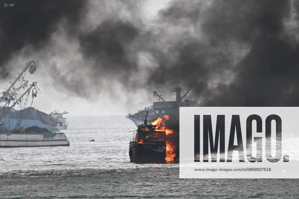 MANTA BOAT FIRE Manta, June 06, 2026 Fire of several boats in the Port of Manta API PHOTO ARIEL OCHOA Manta Manta Manabo Ecuador DIS MANTA FIRE BOATS a11784b8682b10e46679b50657ec7c5c