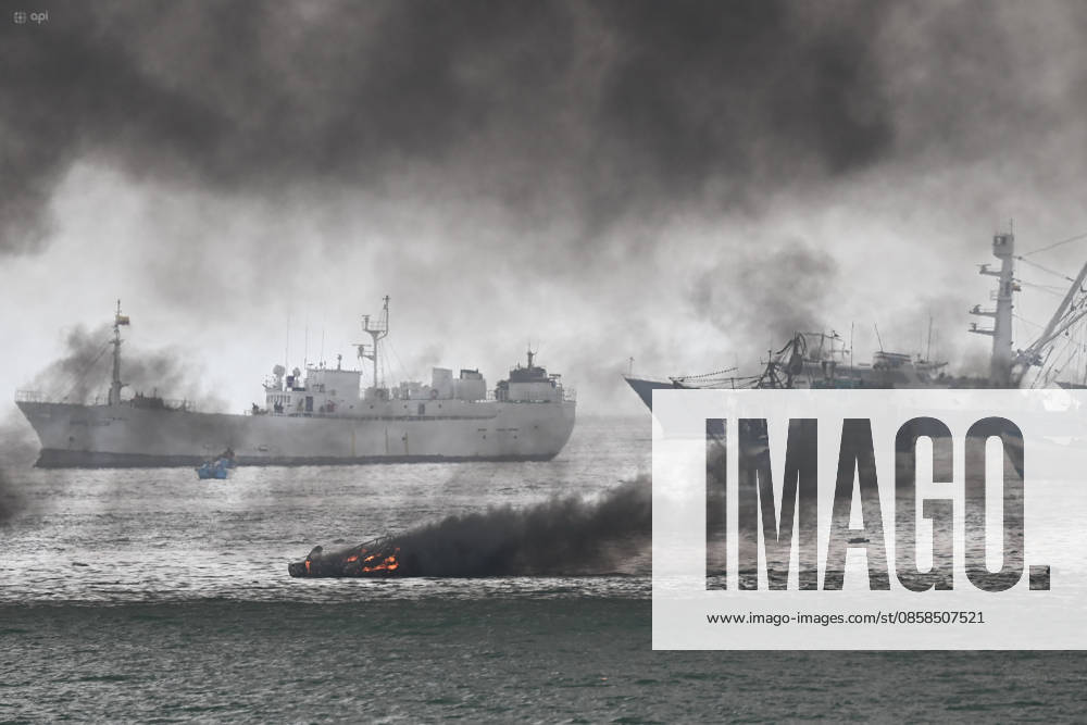 MANTA FIRE BOATS Manta, June 06, 2026 Fire of several boats in the Port of Manta API PHOTO ARIEL OCHOA Manta Manta Manabo Ecuador DIS MANTA FIRE BOATS e8cbf820bef7e3089183b113a4ef7a2e