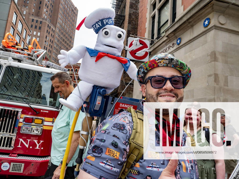 Fan with Stay Puft Marshmallow Man at Ghostbusters Day 2006 at Hook & Ladder 8 Tribeca NYC..A street celebration fundraiser benefiting the FDNY Foundation at the beloved firehouse .famous in the Ghostbuster movie franchise with Ecto-1 vehicle displays, music,. fan merchandise and special guests. New York USA - ZUMAh156 20260606_znp_h156_003