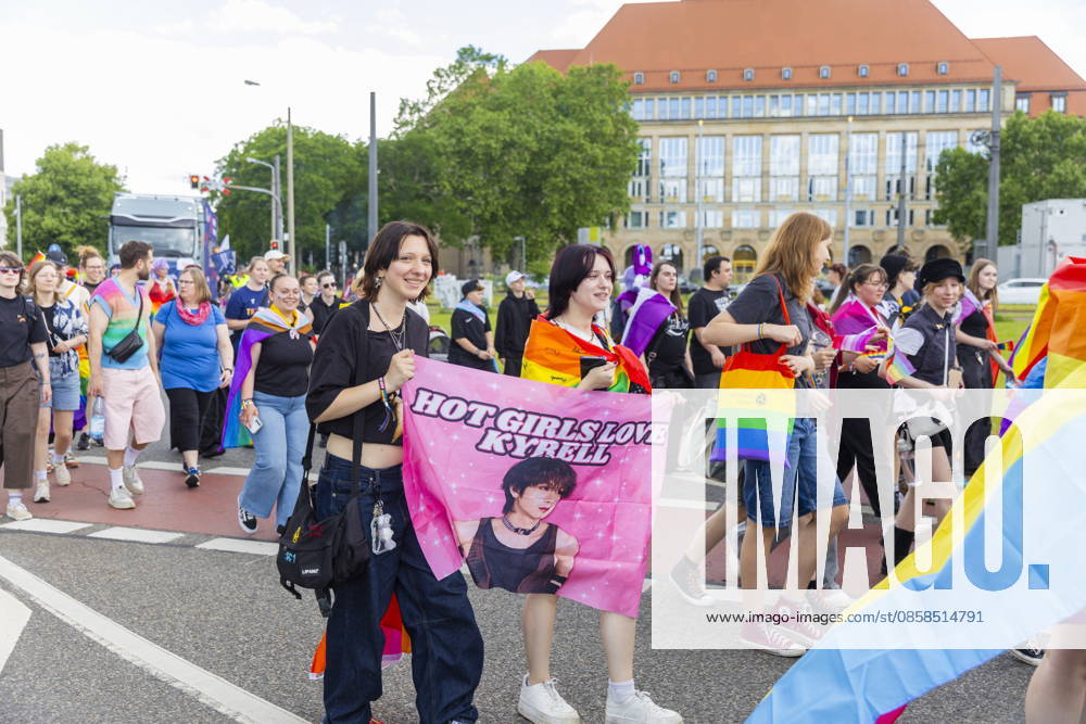 Parade Christopher Street Day in Dresden 2026 The CSD Dresden e V , sees itself as the mouthpiece of lesbians, gays, bi and trans people in Dresden and Saxony and thus also as a catalyst for the elimination of current grievances, such as the still existing discrimination of the aforementioned groups of people in e g politics and society Dresden Saxony