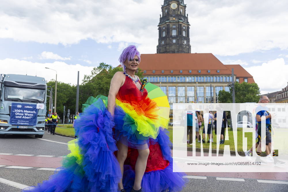 Parade Christopher Street Day in Dresden 2026 The CSD Dresden e V , sees itself as the mouthpiece of lesbians, gays, bi and trans people in Dresden and Saxony and thus also as a catalyst for the elimination of current grievances, such as the still existing discrimination of the aforementioned groups of people in e g politics and society Dresden Saxony