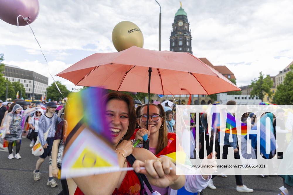 Parade Christopher Street Day in Dresden 2026 The CSD Dresden e V , sees itself as the mouthpiece of lesbians, gays, bi and trans people in Dresden and Saxony and thus also as a catalyst for the elimination of current grievances, such as the still existing discrimination of the aforementioned groups of people in e g politics and society Dresden Saxony