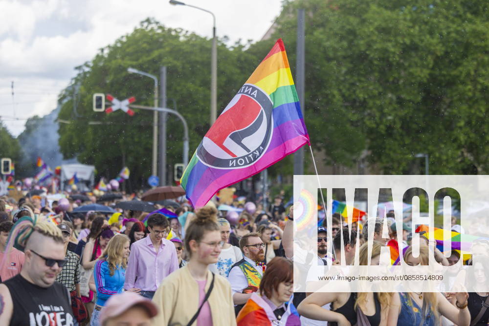 Parade Christopher Street Day in Dresden 2026 The CSD Dresden e V , sees itself as the mouthpiece of lesbians, gays, bi and trans people in Dresden and Saxony and thus also as a catalyst for the elimination of current grievances, such as the still existing discrimination of the aforementioned groups of people in e g politics and society Dresden Saxony