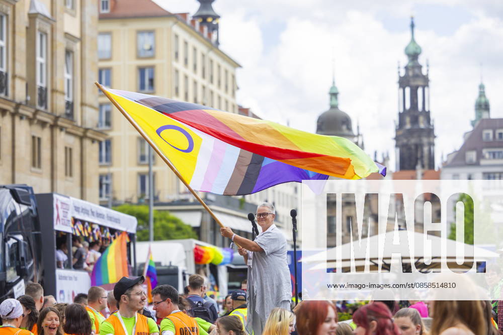 Parade Christopher Street Day in Dresden 2026 The CSD Dresden e V , sees itself as the mouthpiece of lesbians, gays, bi and trans people in Dresden and Saxony and thus also as a catalyst for the elimination of current grievances, such as the still existing discrimination of the aforementioned groups of people in e g politics and society Dresden Saxony