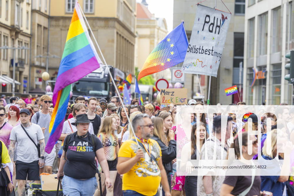 Parade Christopher Street Day in Dresden 2026 The CSD Dresden e V , sees itself as the mouthpiece of lesbians, gays, bi and trans people in Dresden and Saxony and thus also as a catalyst for the elimination of current grievances, such as the still existing discrimination of the aforementioned groups of people in e g politics and society Dresden Saxony