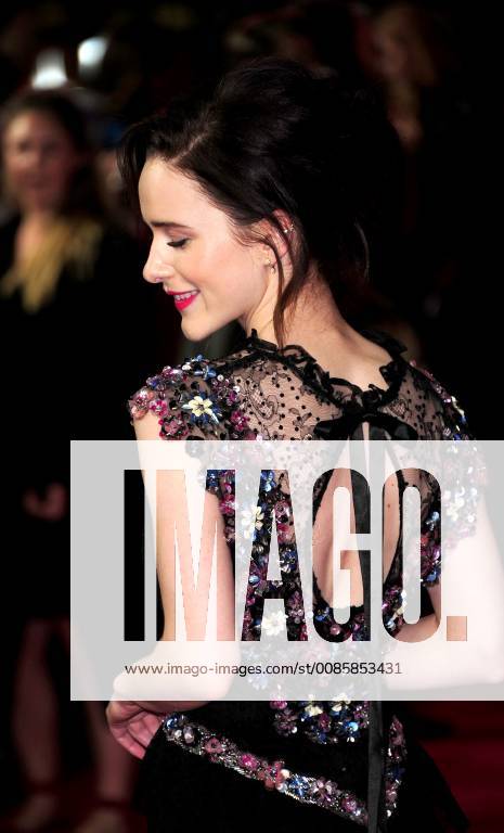 October 2 2018 London United Kingdom of Great Britain and Northern Ireland Rachel Brosnahan arriving at the premiere of The Romanoffs at the Curzon Mayfair on October 2 2018 in London London United Kingdom of Great Britain and Northern Ireland - ZUMAny1_ 20181002_zaf_ny1_080
