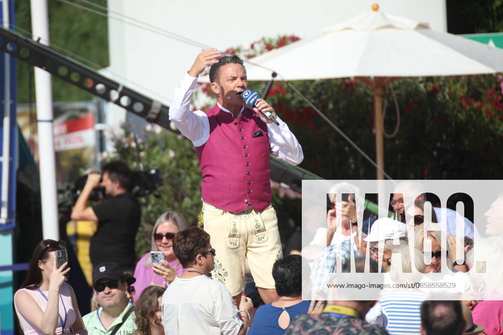 Stefan Mross on the ARD TV show Immer wieder sonntags at Europa Park Rust
