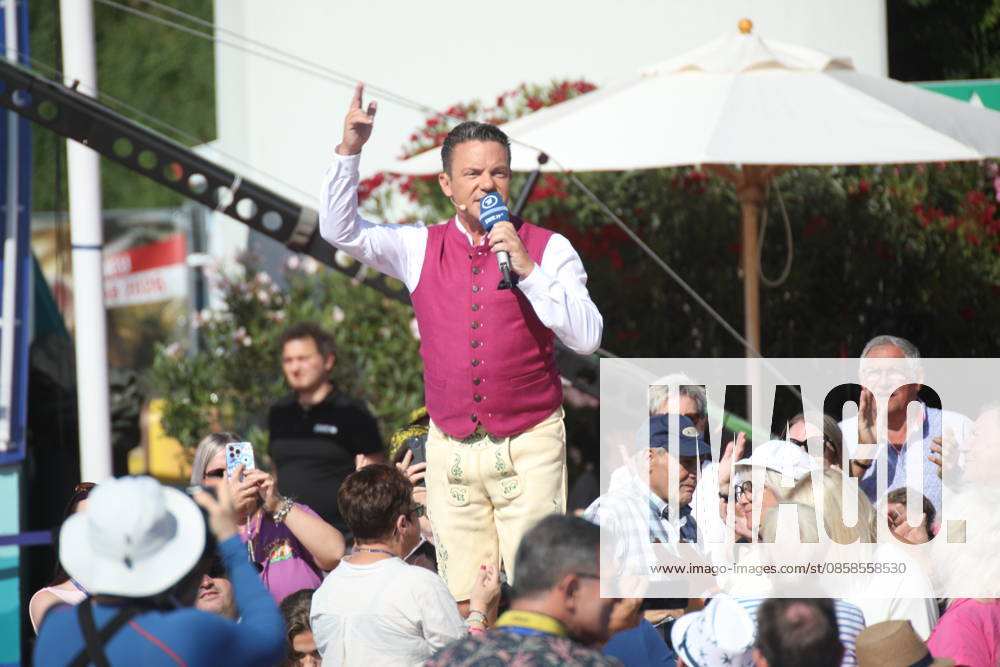 Stefan Mross on the ARD TV show Immer wieder sonntags at Europa Park Rust
