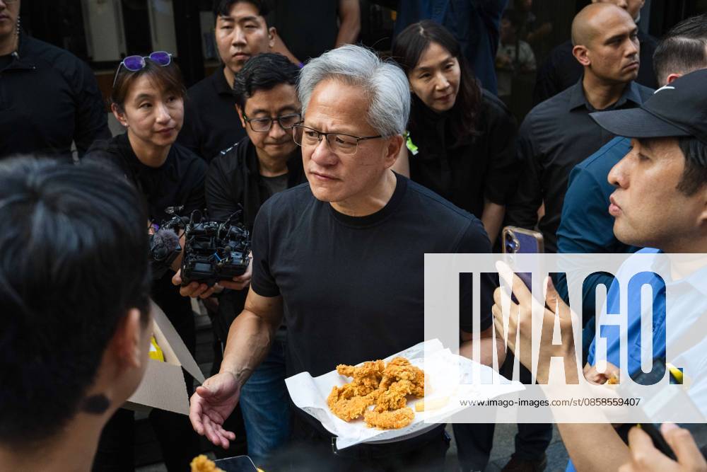 Nvidia founder and CEO JENSEN HUANG answers reportersâ€⠢ questions as he eats fried chicken and drinks beer with SK Group chairman Chey Tae-won at Kkanbu Chicken, during Huangâ€⠢s visit to Seoul, South Korea on Sunday, June 7, 2026. Seoul South Korea - ZUMAh163 20260607_znp_h163_015