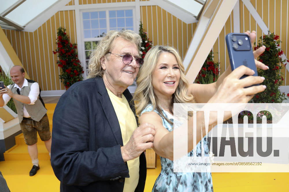 Simone Charly Brunner on the ARD TV show Immer wieder sonntags at Europa Park Rust, 07 06 2026 Foto:xAgenturxWehnertx xGränzdörferx xFuturexImagex sonntags0706_6647
