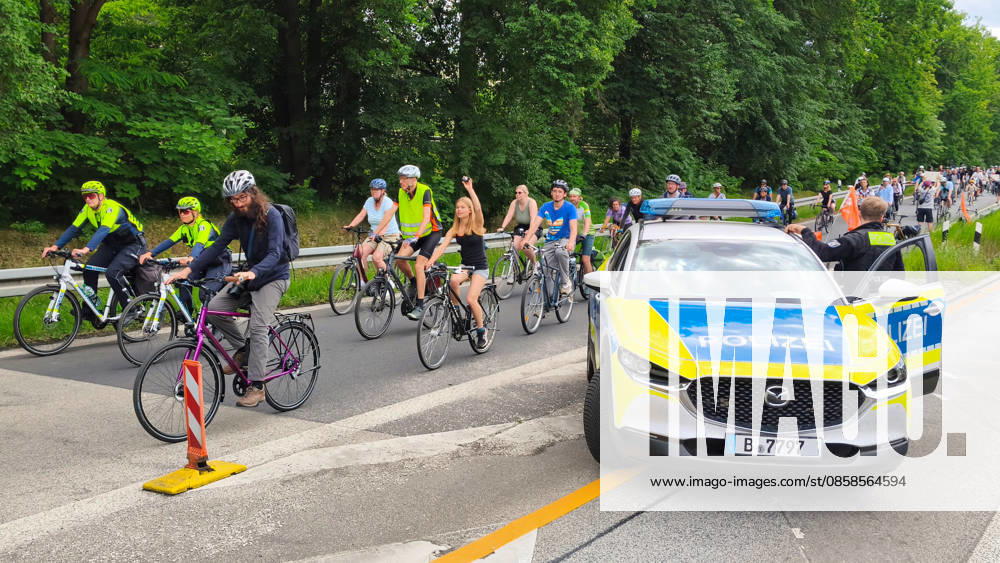 The ADFC is organizing the 50th bicycle rally this Sunday Tens of thousands of people are having fun on Avus