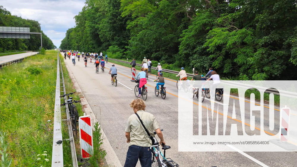 The ADFC is organizing the 50th bicycle rally this Sunday Tens of thousands of people are having fun on Avus