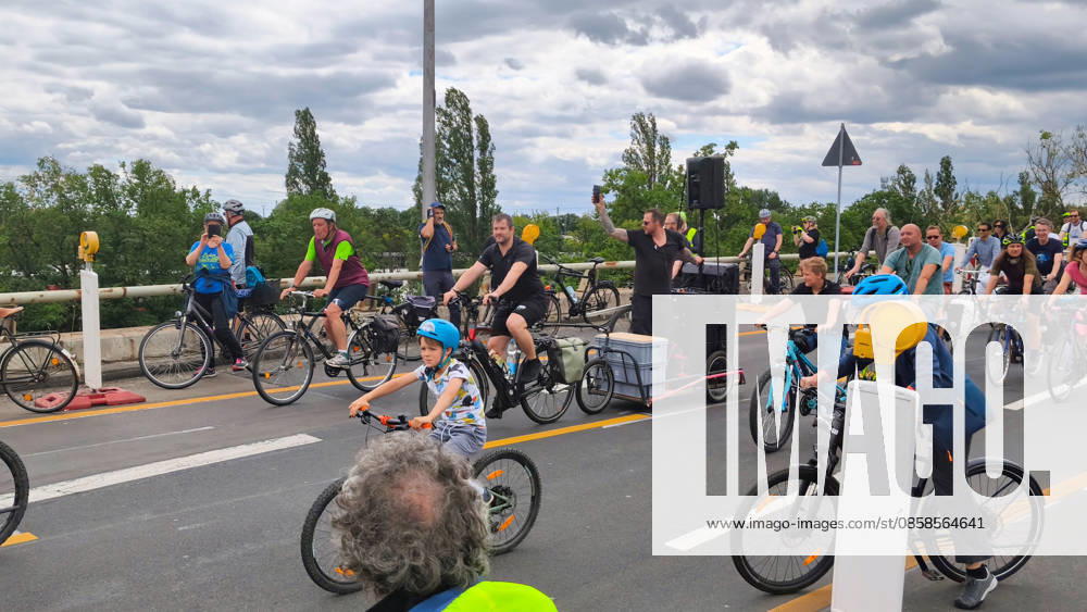 The ADFC is organizing the 50th bicycle rally this Sunday Tens of thousands of people are enjoying the ride