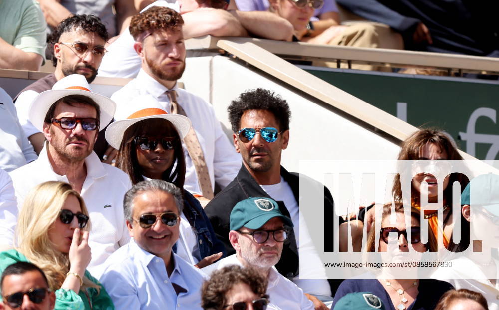 Samuel le Bihan, Tomer Sisley et sa femme Sandra Celebrities in the stands at the mens final of the French Open at Roland Garros 2026 on June 7, 2026 Jacovides Moreau Bestimage Celebrities in the stands at the mens final of the French Open at Roland Garros 2026 on June 7, 2026 Paris France