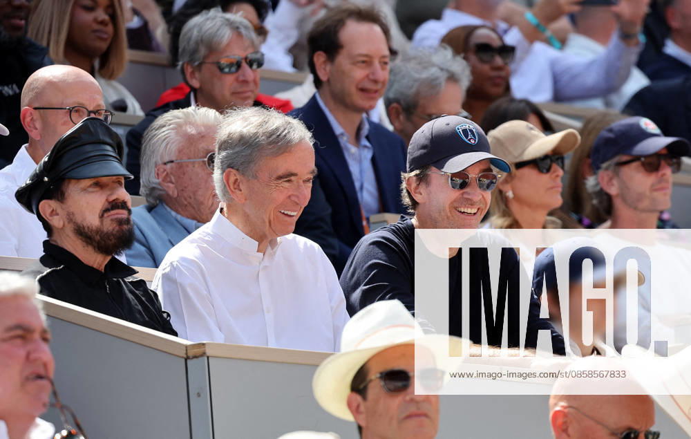 Peter Marino, Bernard Arnault with son Antoine Arnault and son Maxim Celebrities in the stands at the mens final of the French Open at Roland Garros 2026 on June 7, 2026 Jacovides Moreau Bestimage Celebrities in the stands at the mens final of the French Open at Roland Garros 2026 on June 7, 2026 Paris France