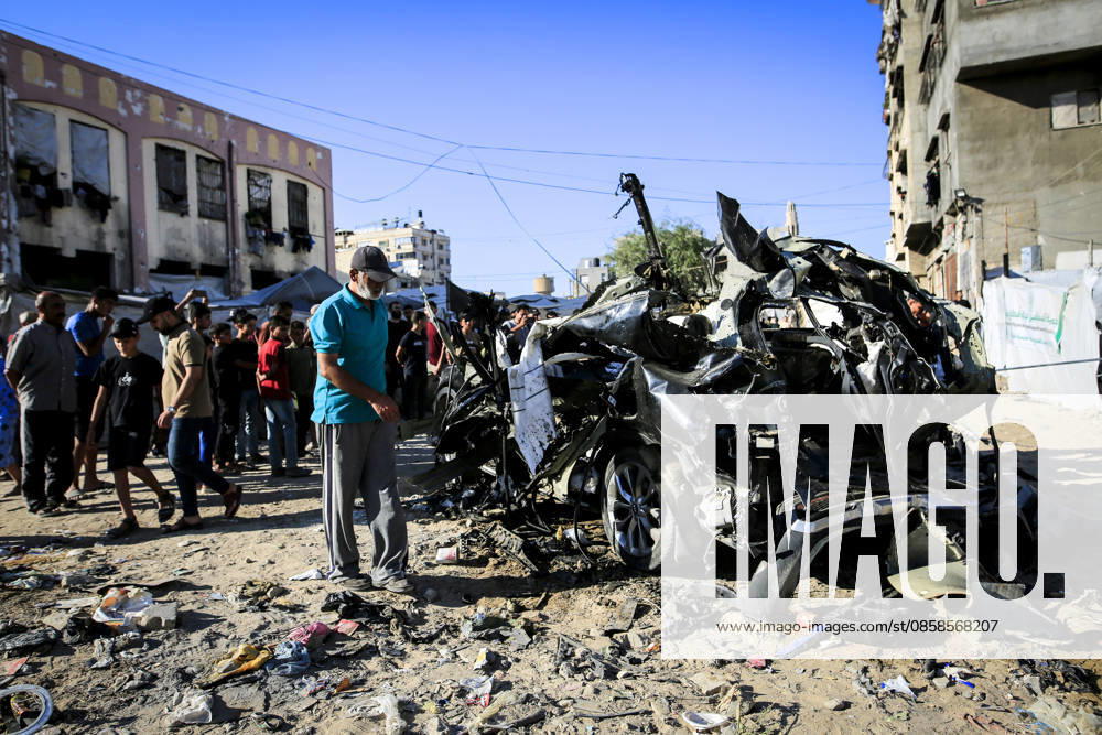 Four killed, seven injured in Israeli airstrike on vehicle in Gaza City GAZA, PALESTINE - JUNE 7: Palestinians gather around and inspect a destroyed vehicle following an Israeli airstrike near the Palestinian Crossroads in the Rimal neighborhood of Gaza City, Palestine, on June 7, 2026. According to initial reports, four people were killed and seven others were injured in the attack. Saeed M. M. T. Jaras Anadolu Gaza City Gaza. Editorial use only. Please get in touch for any other usage.