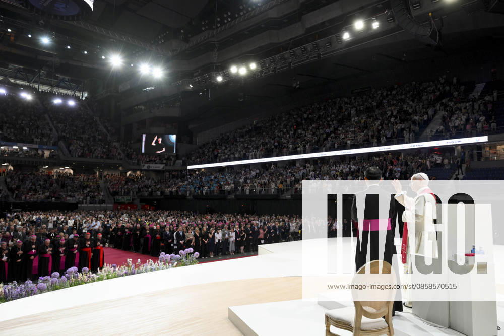 SPAIN - POPE LEO XIV DURING THE MEETING BUILDING NETWORKS WITH THE WORLD OF CULTUREM ART, ECONOMY AND SPORT AT THE MOVISTAR ARENA IN MADRID - 2026 6 7 Spain, Vatican, 2026 6 7 Pope Leo XIV during the meeting Building networks with the world of Culture, Art, Economy and Sports at the Movistar Arena in Madrid . - NO BOOKS