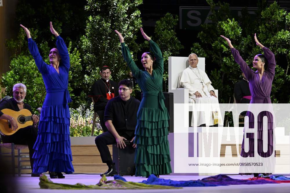 SPAIN - POPE LEO XIV DURING THE MEETING BUILDING NETWORKS WITH THE WORLD OF CULTUREM ART, ECONOMY AND SPORT AT THE MOVISTAR ARENA IN MADRID - 2026 6 7 Spain, Vatican, 2026 6 7 Pope Leo XIV watches flamenco dancers and musicians during the meeting Building networks with the world of Culture, Art, Economy and Sports at the Movistar Arena in Madrid - NO BOOKS