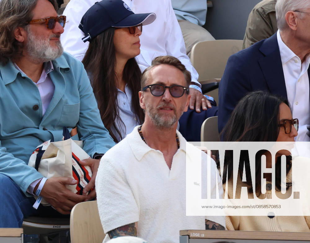 Roland Garros 2026 - Celebs Finale Cobolli vs Zverev Philippe Caveriviere - Célébrités dans les tribunes de Roland Garros pendant la finale homme de l Open de France de Tennis à Paris, le 7 juin 2026. Celebrities in the stands at Roland Garros stadium during the men s final of the French Open in Paris on June 7, 2026.