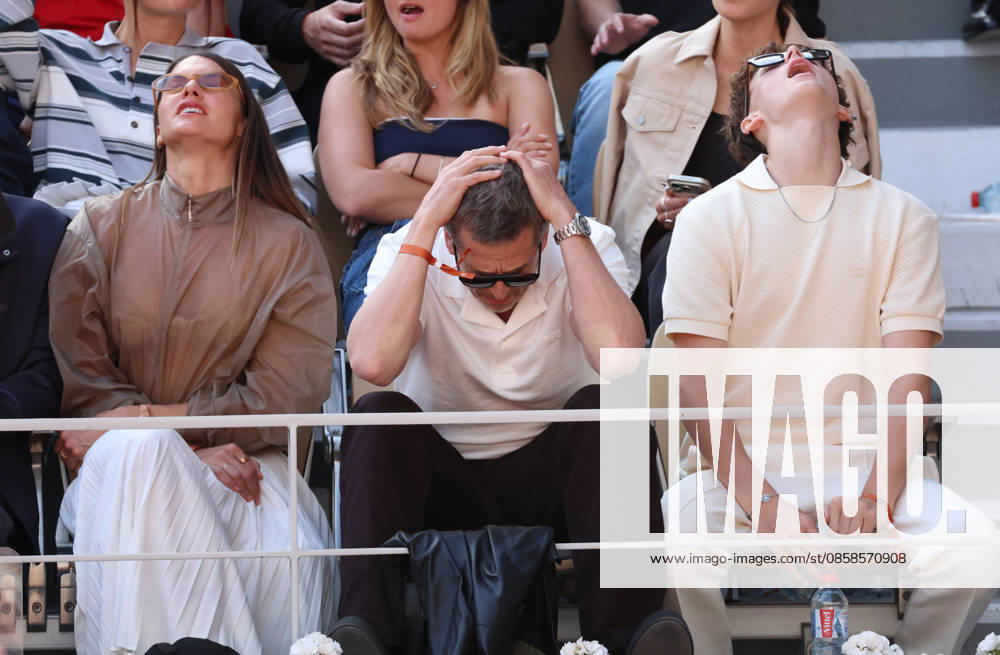 Roland Garros 2026 - Celebs Finale Cobolli vs Zverev Natasha Andrews, Guillaume Canet et Marcel Canet - Célébrités dans les tribunes de Roland Garros pendant la finale homme de l Open de France de Tennis à Paris, le 7 juin 2026. Celebrities in the stands at Roland Garros stadium during the men s final of the French Open in Paris on June 7, 2026.