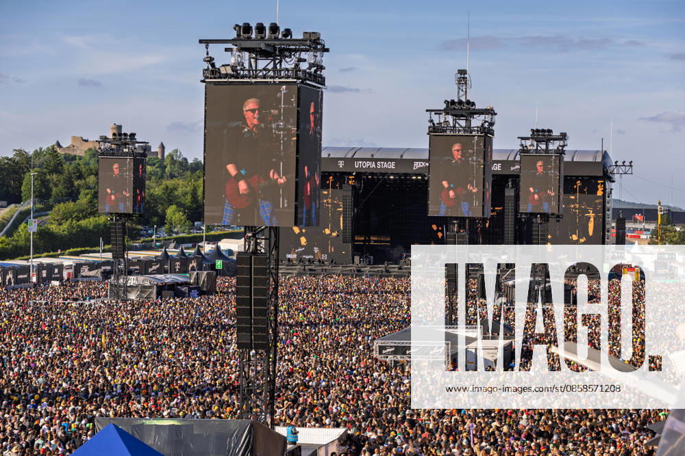Rock am Ring 2026 Full infield 07 06 26 Tens of thousands of visitors stand in front of the Utopia Stage in the densely packed infield at Rock am Ring 2026 at the Nürburgring in Nürburg in the late afternoon The Utopia Stage, which is located in the paddock, is the largest of the three festival stages th