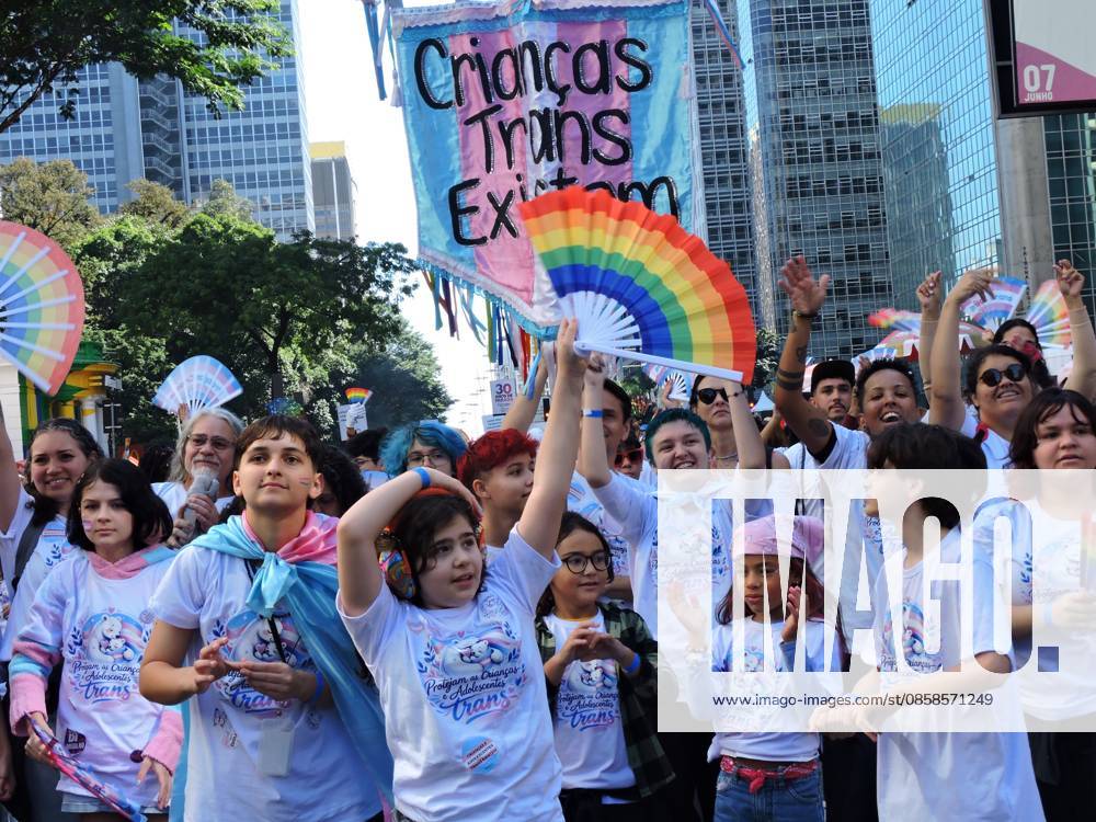 30th LGBT+ Pride Parade in Sao Paulo Sao Paulo (SP), 07 06 2026 Culture Shows Parades Movement of participants, children, activists, drag queens, transvestites and tourists on Avenida Paulista during the 30th Sao Paulo LGBT+ Pride Parade, held this Sunday (7). The event features shows by Gloria Groove, Pabllo Vittar, Melody and other artists who perform in defense of diversity, the rights of the LGBT+ population and political participation, with the gathering in front of MASP and a parade of floats along Avenida Paulista and Consolacao.(Foto: Leandro Chemalle Thenews2 imago images) 30th LGBT+ Pride Parade in Sao Paulo