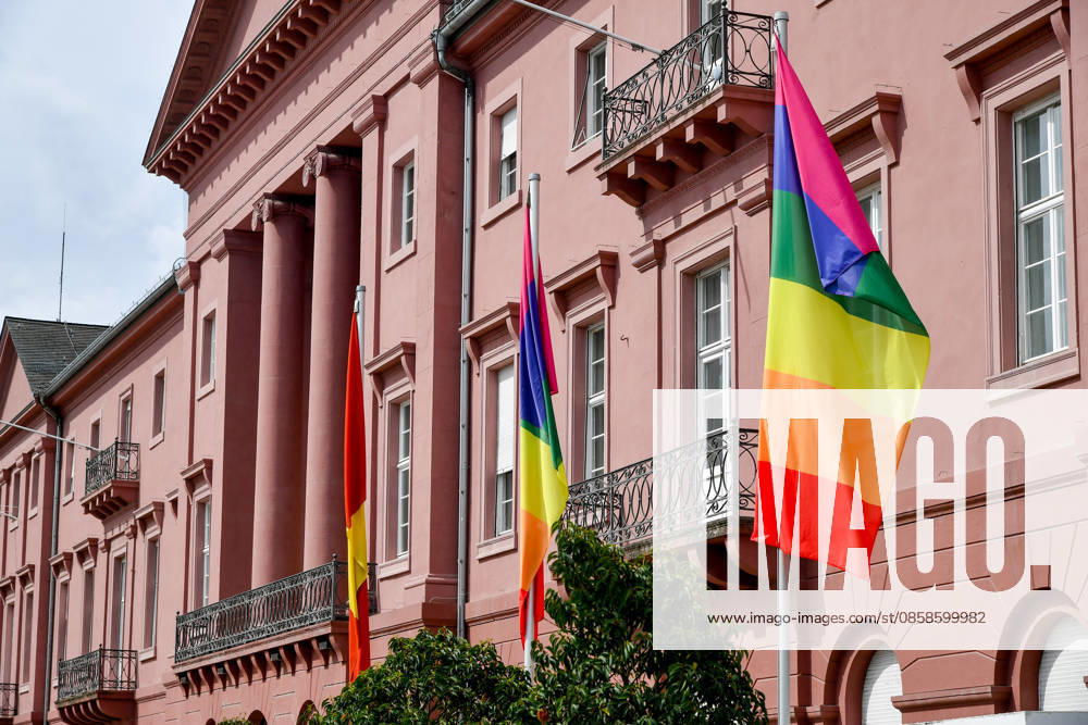 Deutschland, Baden-Wuerttemberg, Karlsruhe 08.06.2026, Deutschland, GER, Baden-Wuerttemberg, Karlsruhe im Bild Themenbild, CSD Karlsruhe 2026, Christopher Street Day, Karlsruhe Pride, LGBTQIA+, Pride, Vielfalt, Diversität, Gleichberechtigung, Akzeptanz, Toleranz, Sichtbarkeit, Queer Community, Love is Love, Regenbogenflagge, Pride Parade, Demonstration, Menschenrechte, Inklusion, Antidiskriminierung, Solidarität, Community, Empowerment, Gender Diversity, Trans Rights, Nonbinary, Lesbian, Gay, Bisexual, Queer, Ally, Pride Month, Straßenfest, Vielfalt feiern, Gleichstellung, Karlsruhe Events, Baden-Württemberg, bunt, laut, stolz, Liebe, Respekt, Freiheit, Zusammenhalt, Christopher Street Day Karlsruhe, CSD 2026, Pride Karlsruhe, Queere Si Deutschland, Baden-Wuerttemberg, Karlsruhe, 08.06.2026-3
