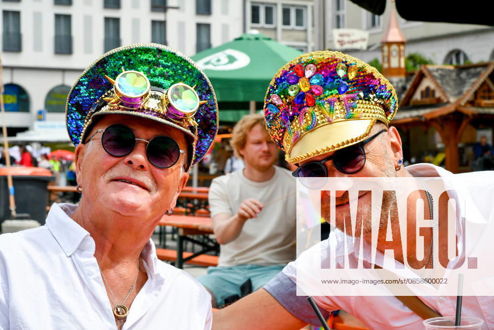 Deutschland, Baden-Wuerttemberg, Karlsruhe 08.06.2026, Deutschland, GER, Baden-Wuerttemberg, Karlsruhe im Bild Themenbild, CSD Karlsruhe 2026, Christopher Street Day, Karlsruhe Pride, LGBTQIA+, Pride, Vielfalt, Diversität, Gleichberechtigung, Akzeptanz, Toleranz, Sichtbarkeit, Queer Community, Love is Love, Regenbogenflagge, Pride Parade, Demonstration, Menschenrechte, Inklusion, Antidiskriminierung, Solidarität, Community, Empowerment, Gender Diversity, Trans Rights, Nonbinary, Lesbian, Gay, Bisexual, Queer, Ally, Pride Month, Straßenfest, Vielfalt feiern, Gleichstellung, Karlsruhe Events, Baden-Württemberg, bunt, laut, stolz, Liebe, Respekt, Freiheit, Zusammenhalt, Christopher Street Day Karlsruhe, CSD 2026, Pride Karlsruhe, Queere Si Deutschland, Baden-Wuerttemberg, Karlsruhe, 08.06.2026-17