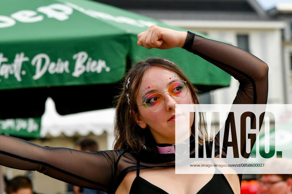 Deutschland, Baden-Wuerttemberg, Karlsruhe 08.06.2026, Deutschland, GER, Baden-Wuerttemberg, Karlsruhe im Bild Themenbild, CSD Karlsruhe 2026, Christopher Street Day, Karlsruhe Pride, LGBTQIA+, Pride, Vielfalt, Diversität, Gleichberechtigung, Akzeptanz, Toleranz, Sichtbarkeit, Queer Community, Love is Love, Regenbogenflagge, Pride Parade, Demonstration, Menschenrechte, Inklusion, Antidiskriminierung, Solidarität, Community, Empowerment, Gender Diversity, Trans Rights, Nonbinary, Lesbian, Gay, Bisexual, Queer, Ally, Pride Month, Straßenfest, Vielfalt feiern, Gleichstellung, Karlsruhe Events, Baden-Württemberg, bunt, laut, stolz, Liebe, Respekt, Freiheit, Zusammenhalt, Christopher Street Day Karlsruhe, CSD 2026, Pride Karlsruhe, Queere Si Deutschland, Baden-Wuerttemberg, Karlsruhe, 08.06.2026-19