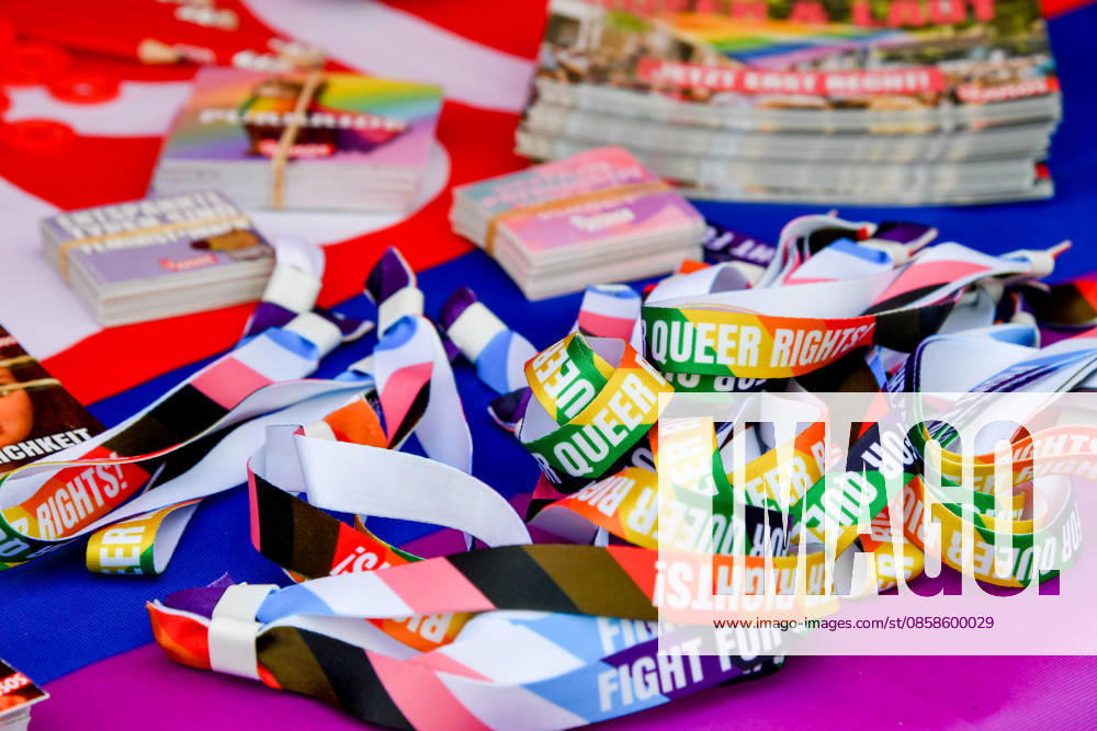 Deutschland, Baden-Wuerttemberg, Karlsruhe 08.06.2026, Deutschland, GER, Baden-Wuerttemberg, Karlsruhe im Bild Themenbild, CSD Karlsruhe 2026, Christopher Street Day, Karlsruhe Pride, LGBTQIA+, Pride, Vielfalt, Diversität, Gleichberechtigung, Akzeptanz, Toleranz, Sichtbarkeit, Queer Community, Love is Love, Regenbogenflagge, Pride Parade, Demonstration, Menschenrechte, Inklusion, Antidiskriminierung, Solidarität, Community, Empowerment, Gender Diversity, Trans Rights, Nonbinary, Lesbian, Gay, Bisexual, Queer, Ally, Pride Month, Straßenfest, Vielfalt feiern, Gleichstellung, Karlsruhe Events, Baden-Württemberg, bunt, laut, stolz, Liebe, Respekt, Freiheit, Zusammenhalt, Christopher Street Day Karlsruhe, CSD 2026, Pride Karlsruhe, Queere Si Deutschland, Baden-Wuerttemberg, Karlsruhe, 08.06.2026-2