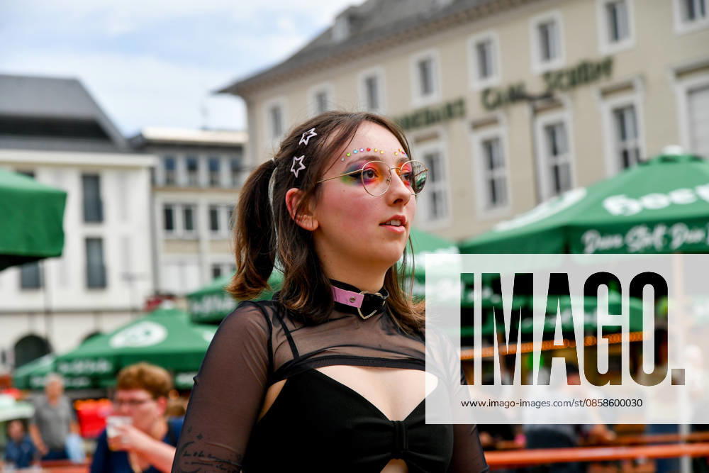 Deutschland, Baden-Wuerttemberg, Karlsruhe 08.06.2026, Deutschland, GER, Baden-Wuerttemberg, Karlsruhe im Bild Themenbild, CSD Karlsruhe 2026, Christopher Street Day, Karlsruhe Pride, LGBTQIA+, Pride, Vielfalt, Diversität, Gleichberechtigung, Akzeptanz, Toleranz, Sichtbarkeit, Queer Community, Love is Love, Regenbogenflagge, Pride Parade, Demonstration, Menschenrechte, Inklusion, Antidiskriminierung, Solidarität, Community, Empowerment, Gender Diversity, Trans Rights, Nonbinary, Lesbian, Gay, Bisexual, Queer, Ally, Pride Month, Straßenfest, Vielfalt feiern, Gleichstellung, Karlsruhe Events, Baden-Württemberg, bunt, laut, stolz, Liebe, Respekt, Freiheit, Zusammenhalt, Christopher Street Day Karlsruhe, CSD 2026, Pride Karlsruhe, Queere Si Deutschland, Baden-Wuerttemberg, Karlsruhe, 08.06.2026-20