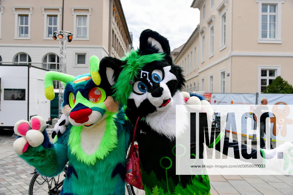Deutschland, Baden-Wuerttemberg, Karlsruhe 08.06.2026, Deutschland, GER, Baden-Wuerttemberg, Karlsruhe im Bild Themenbild, CSD Karlsruhe 2026, Christopher Street Day, Karlsruhe Pride, LGBTQIA+, Pride, Vielfalt, Diversität, Gleichberechtigung, Akzeptanz, Toleranz, Sichtbarkeit, Queer Community, Love is Love, Regenbogenflagge, Pride Parade, Demonstration, Menschenrechte, Inklusion, Antidiskriminierung, Solidarität, Community, Empowerment, Gender Diversity, Trans Rights, Nonbinary, Lesbian, Gay, Bisexual, Queer, Ally, Pride Month, Straßenfest, Vielfalt feiern, Gleichstellung, Karlsruhe Events, Baden-Württemberg, bunt, laut, stolz, Liebe, Respekt, Freiheit, Zusammenhalt, Christopher Street Day Karlsruhe, CSD 2026, Pride Karlsruhe, Queere Si Deutschland, Baden-Wuerttemberg, Karlsruhe, 08.06.2026-21
