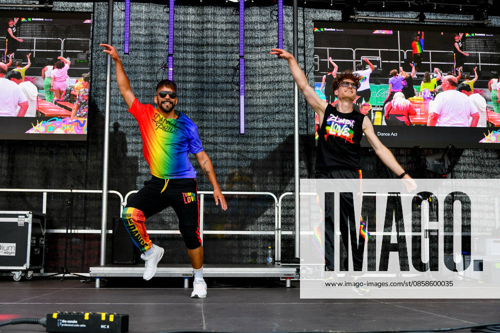 Deutschland, Baden-Wuerttemberg, Karlsruhe 08.06.2026, Deutschland, GER, Baden-Wuerttemberg, Karlsruhe im Bild Themenbild, CSD Karlsruhe 2026, Christopher Street Day, Karlsruhe Pride, LGBTQIA+, Pride, Vielfalt, Diversität, Gleichberechtigung, Akzeptanz, Toleranz, Sichtbarkeit, Queer Community, Love is Love, Regenbogenflagge, Pride Parade, Demonstration, Menschenrechte, Inklusion, Antidiskriminierung, Solidarität, Community, Empowerment, Gender Diversity, Trans Rights, Nonbinary, Lesbian, Gay, Bisexual, Queer, Ally, Pride Month, Straßenfest, Vielfalt feiern, Gleichstellung, Karlsruhe Events, Baden-Württemberg, bunt, laut, stolz, Liebe, Respekt, Freiheit, Zusammenhalt, Christopher Street Day Karlsruhe, CSD 2026, Pride Karlsruhe, Queere Si Deutschland, Baden-Wuerttemberg, Karlsruhe, 08.06.2026-22