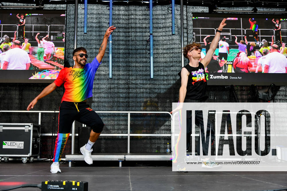 Deutschland, Baden-Wuerttemberg, Karlsruhe 08.06.2026, Deutschland, GER, Baden-Wuerttemberg, Karlsruhe im Bild Themenbild, CSD Karlsruhe 2026, Christopher Street Day, Karlsruhe Pride, LGBTQIA+, Pride, Vielfalt, Diversität, Gleichberechtigung, Akzeptanz, Toleranz, Sichtbarkeit, Queer Community, Love is Love, Regenbogenflagge, Pride Parade, Demonstration, Menschenrechte, Inklusion, Antidiskriminierung, Solidarität, Community, Empowerment, Gender Diversity, Trans Rights, Nonbinary, Lesbian, Gay, Bisexual, Queer, Ally, Pride Month, Straßenfest, Vielfalt feiern, Gleichstellung, Karlsruhe Events, Baden-Württemberg, bunt, laut, stolz, Liebe, Respekt, Freiheit, Zusammenhalt, Christopher Street Day Karlsruhe, CSD 2026, Pride Karlsruhe, Queere Si Deutschland, Baden-Wuerttemberg, Karlsruhe, 08.06.2026-23