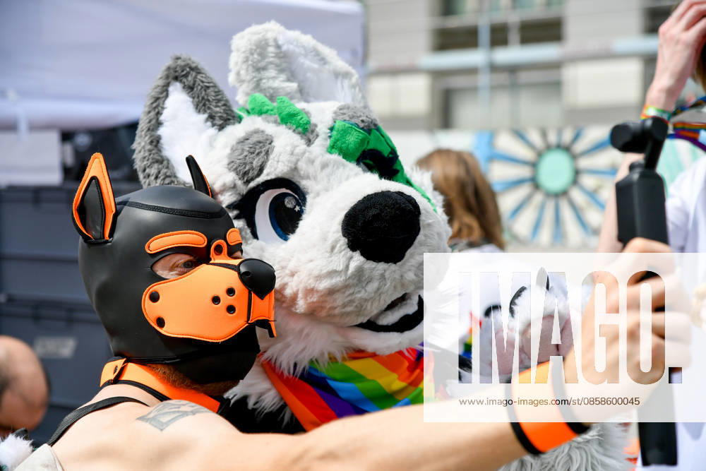 Deutschland, Baden-Wuerttemberg, Karlsruhe 08.06.2026, Deutschland, GER, Baden-Wuerttemberg, Karlsruhe im Bild Themenbild, CSD Karlsruhe 2026, Christopher Street Day, Karlsruhe Pride, LGBTQIA+, Pride, Vielfalt, Diversität, Gleichberechtigung, Akzeptanz, Toleranz, Sichtbarkeit, Queer Community, Love is Love, Regenbogenflagge, Pride Parade, Demonstration, Menschenrechte, Inklusion, Antidiskriminierung, Solidarität, Community, Empowerment, Gender Diversity, Trans Rights, Nonbinary, Lesbian, Gay, Bisexual, Queer, Ally, Pride Month, Straßenfest, Vielfalt feiern, Gleichstellung, Karlsruhe Events, Baden-Württemberg, bunt, laut, stolz, Liebe, Respekt, Freiheit, Zusammenhalt, Christopher Street Day Karlsruhe, CSD 2026, Pride Karlsruhe, Queere Si Deutschland, Baden-Wuerttemberg, Karlsruhe, 08.06.2026-27