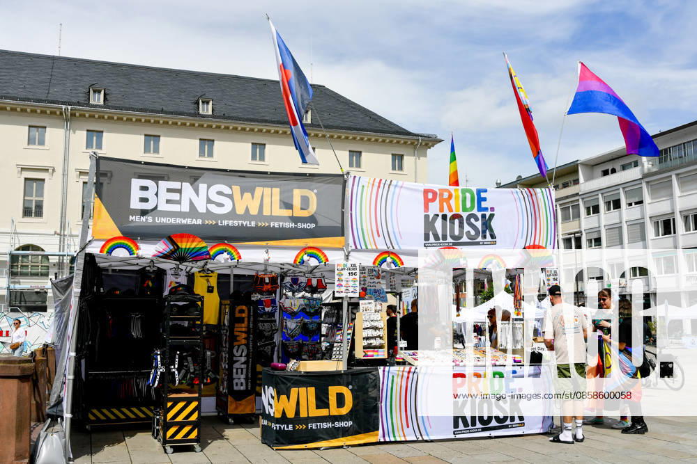 Deutschland, Baden-Wuerttemberg, Karlsruhe 08.06.2026, Deutschland, GER, Baden-Wuerttemberg, Karlsruhe im Bild Themenbild, CSD Karlsruhe 2026, Christopher Street Day, Karlsruhe Pride, LGBTQIA+, Pride, Vielfalt, Diversität, Gleichberechtigung, Akzeptanz, Toleranz, Sichtbarkeit, Queer Community, Love is Love, Regenbogenflagge, Pride Parade, Demonstration, Menschenrechte, Inklusion, Antidiskriminierung, Solidarität, Community, Empowerment, Gender Diversity, Trans Rights, Nonbinary, Lesbian, Gay, Bisexual, Queer, Ally, Pride Month, Straßenfest, Vielfalt feiern, Gleichstellung, Karlsruhe Events, Baden-Württemberg, bunt, laut, stolz, Liebe, Respekt, Freiheit, Zusammenhalt, Christopher Street Day Karlsruhe, CSD 2026, Pride Karlsruhe, Queere Si Deutschland, Baden-Wuerttemberg, Karlsruhe, 08.06.2026-4