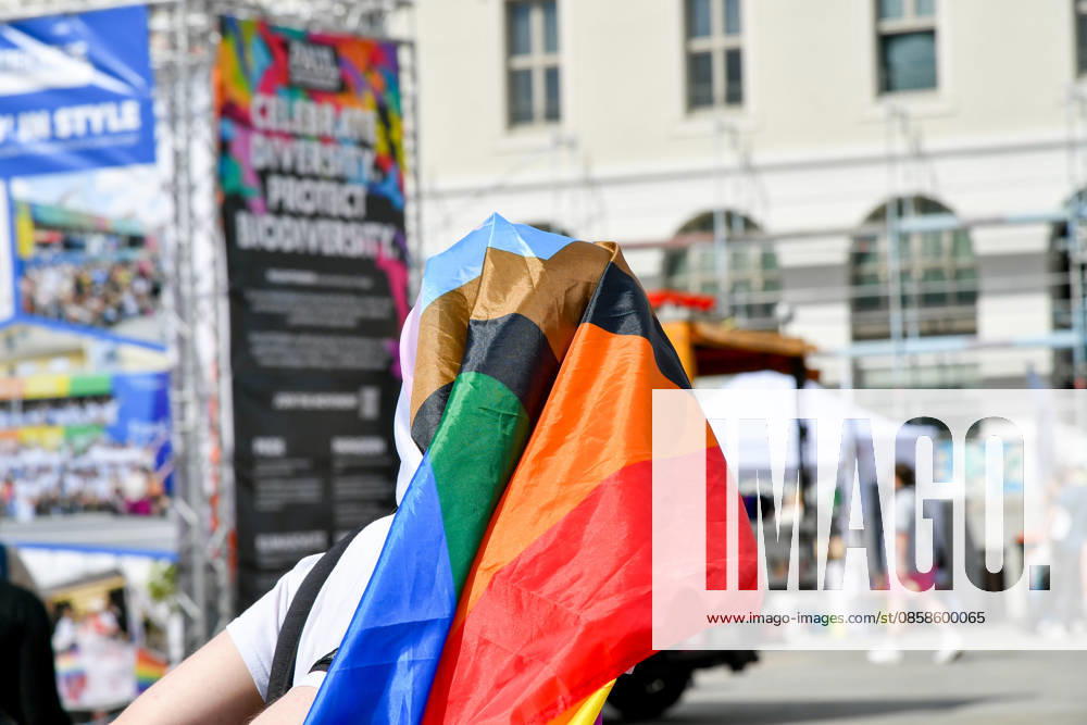 Deutschland, Baden-Wuerttemberg, Karlsruhe 08.06.2026, Deutschland, GER, Baden-Wuerttemberg, Karlsruhe im Bild Themenbild, CSD Karlsruhe 2026, Christopher Street Day, Karlsruhe Pride, LGBTQIA+, Pride, Vielfalt, Diversität, Gleichberechtigung, Akzeptanz, Toleranz, Sichtbarkeit, Queer Community, Love is Love, Regenbogenflagge, Pride Parade, Demonstration, Menschenrechte, Inklusion, Antidiskriminierung, Solidarität, Community, Empowerment, Gender Diversity, Trans Rights, Nonbinary, Lesbian, Gay, Bisexual, Queer, Ally, Pride Month, Straßenfest, Vielfalt feiern, Gleichstellung, Karlsruhe Events, Baden-Württemberg, bunt, laut, stolz, Liebe, Respekt, Freiheit, Zusammenhalt, Christopher Street Day Karlsruhe, CSD 2026, Pride Karlsruhe, Queere Si Deutschland, Baden-Wuerttemberg, Karlsruhe, 08.06.2026-8