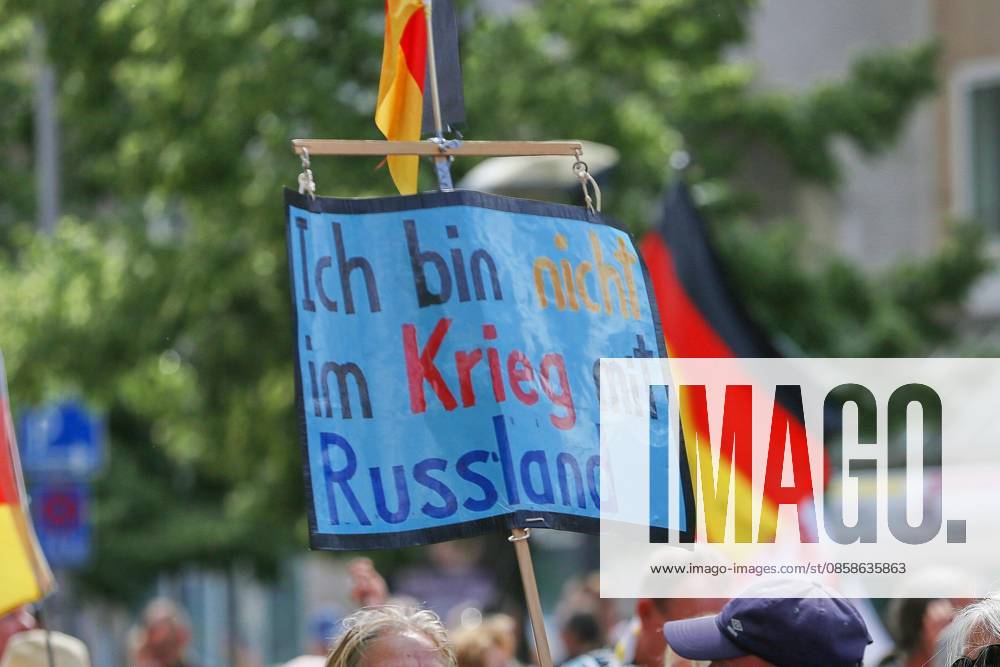 Mitte Demonstration against the German government Participants hold a sign with the inscription I am not at war with Russia