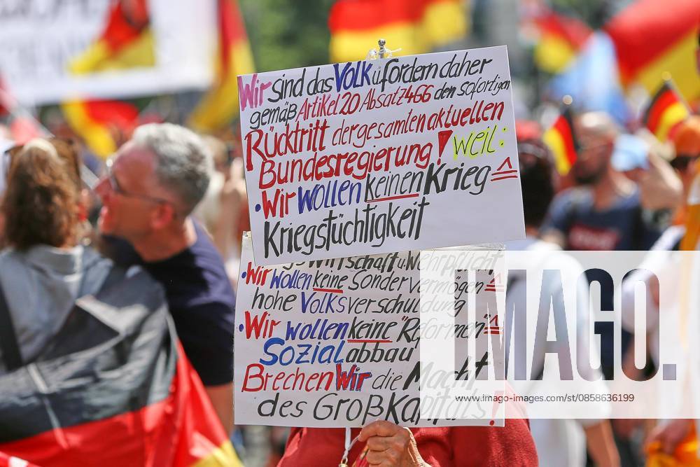 Mitte Demonstration against the federal government Participants hold a sign demanding the resignation of the federal government in accordance with Article 20 Paragraph 4 of the Basic Law
