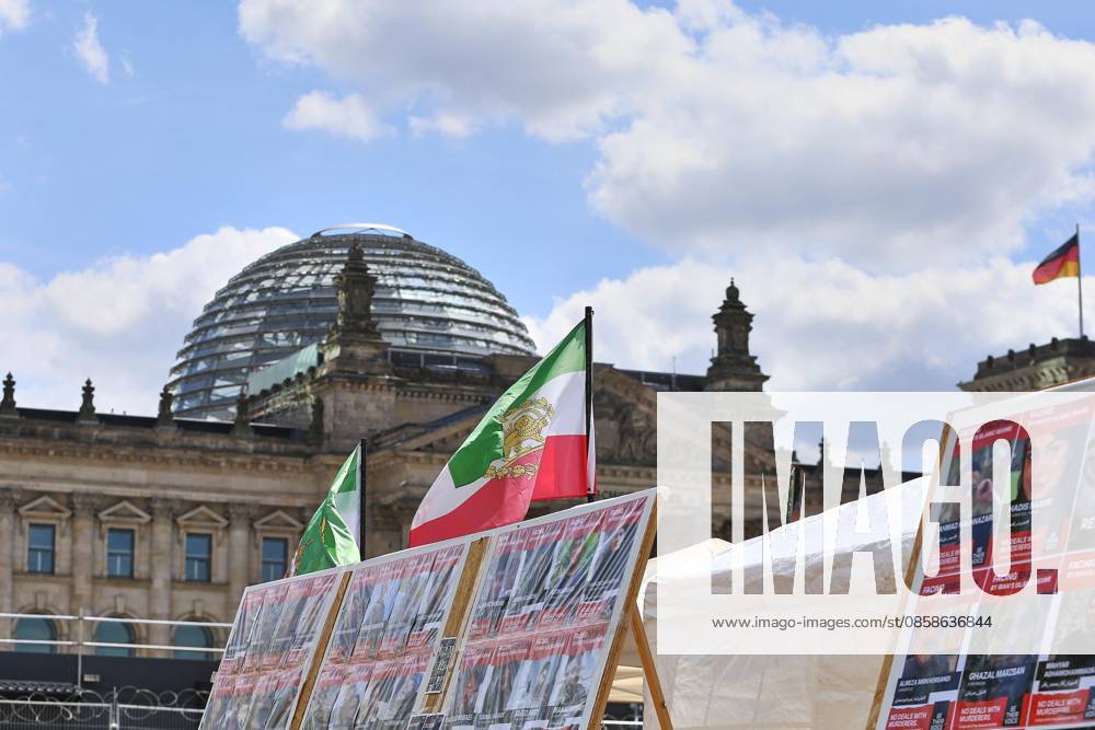 Federal Chancellery Vigil in front of the Bundestag Vigil in front of the Bundestag