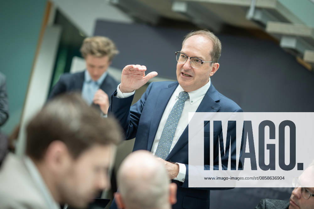 Federal Minister of the Interior Alexander Dobrindt holds a background discussion with the journalists present after the Federal Executive Committee meeting CDU Federal Executive Committee and committee meetings on 08 06 2026, Berlin Berlin Germany Konrad Adenauer Haus, Bundespart