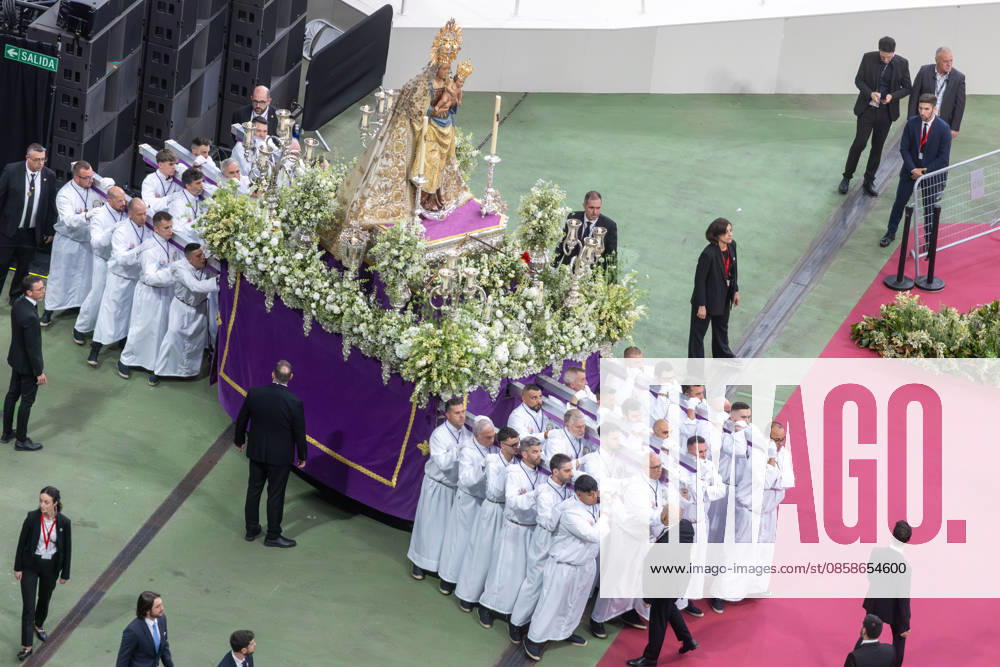 Clergy hold a figure of Our Lady of Almudena, the patron saint of Madrid and its archdiocese, during a meeting with Pope Leo XIV at Santiago Bernabeu Stadium in Madrid Madrid Spain - ZUMAl194 20260608_zip_l194_021