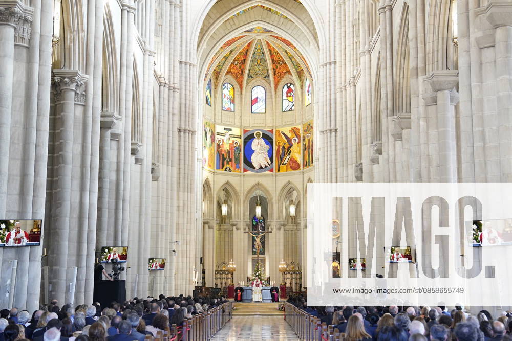 Pope Leo XIV presides a prayer in honor of the Virgin of Almudena in the Cathedral Pope Leo XIV attends the prayer and homage to the Virgin of Almudena, in the Cathedral of Santa Maria de la Almudena, June 8, 2026, in Madrid Spain After the prayer before the patron, the Pope placed at her feet the Golden Rose, a personal and exceptional recognition with which the Pontiffs honor images of Virgins 08 JUNE 2026 POOL POPE LEÓN XIV MADRID CATHEDRAL ALMUDENA MADRID SPAIN PRAYER TO Pé Madrid Madrid Spain