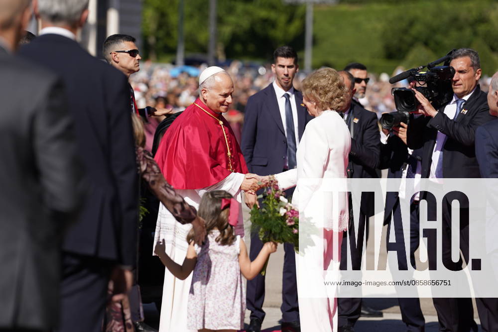 Pope Leo XIV presides a prayer in honor of the Virgin of Almudena in the Cathedral Queen Sofia greets Pope Leo XIV on his arrival at the prayer and homage to the Virgin of Almudena, in the Cathedral of Santa Maria de la Almudena, June 8, 2026, in Madrid Spain After praying before the patron saint, the Pope placed at her feet the Golden Rose, a personal and exceptional recognition with which the Pontiffs honor images of Virgins 08 JUNE 2026 POOL POPE LEON XIV MADRID CATHEDRAL ALMUDENA MADRID SPAIN PRAYER TO POPE LEON XIV MADRID Madrid Madrid Spain