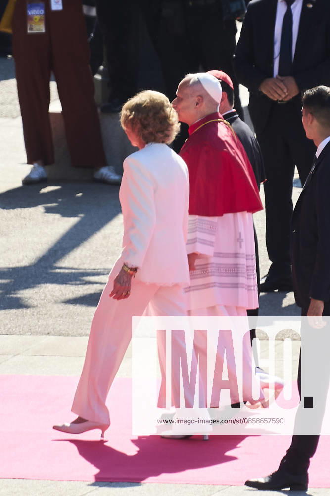 Pope Leo XIV (Papa Leon XVI, Robert Francis Prevost) attends flower offering to Nuestra Senora de la Almudena at Nuestra Senora de la Almudena Cathedral on June 8, 2026 in Madrid, Spain Madrid Spain - ZUMAg15_ 20260608_zaf_g15_099