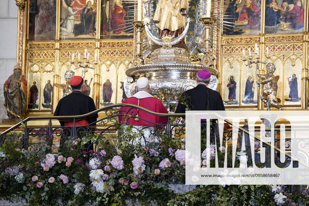 Pope Leo XIV presides a prayer in honor of the Virgin of Almudena in the Cathedral Pope Leo XIV during the prayer and homage to the Virgin of Almudena, in the Cathedral of Santa Maria de la Almudena, on June 8, 2026, in Madrid Spain After the prayer before the patron saint, the Pope has deposited at her feet the Golden Rose, a personal and exceptional recognition with which the Popes honor images of the Virgin, the Pope placed at her feet the Golden Rose, a personal and exceptional recognition with which the Pontiffs honor images of Virgins 08 JUNE 2026 POOL POPE LEÓN XIV MADRID CATHEDRAL ALMUDENA MADRID SPAIN PRAYER TO Pé Madrid Madrid Spain