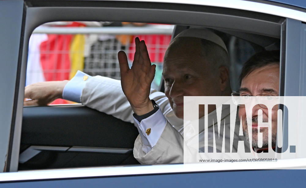 Pope Leo XIV arrives at the Santiago Bernabeu Stadium to participate in a meeting with the diocesan community of Madrid Pope Leo XIV together with the Cardinal and Archbishop of Madrid, José Cobo, arrive at the Santiago Bernabeu Stadium to participate in a meeting with the diocesan community of Madrid, on June 8, 2026, in Madrid Spain 08 JUNE 2026 Ó Madrid Madrid Espana