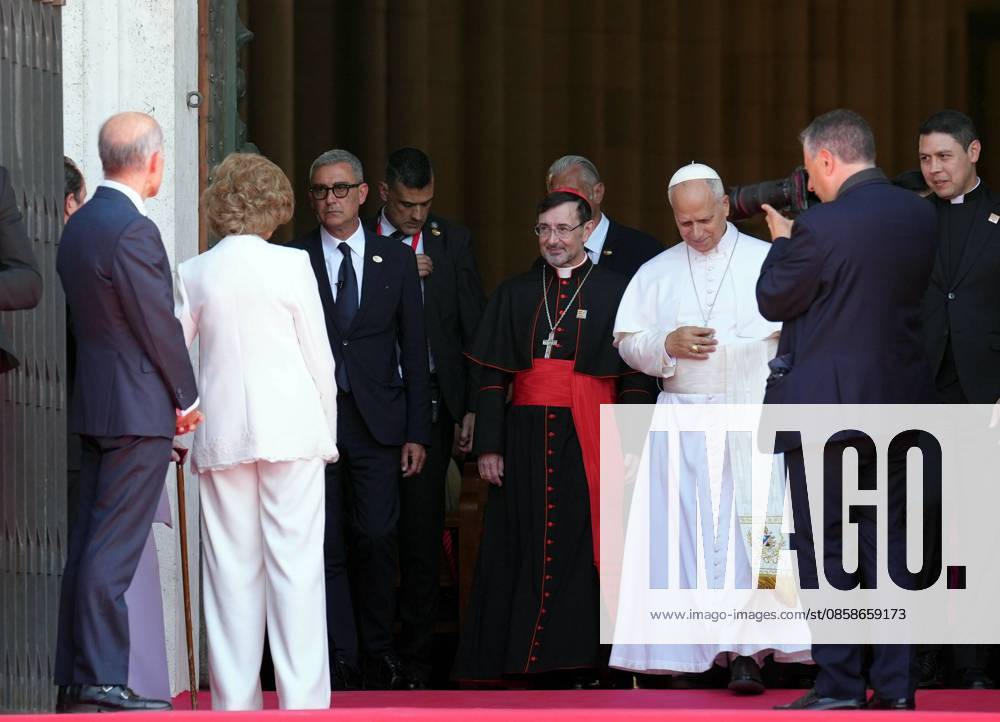 Pope Leo XIV is greeted by Spain s former Queen Sofia as he arrives to attend a prayer and devotion to our Lady of Almudena at the Cathedral of Holy Mary of Almudena in Madrid, Spain, Monday, June 8, 2026 Cordon Press
