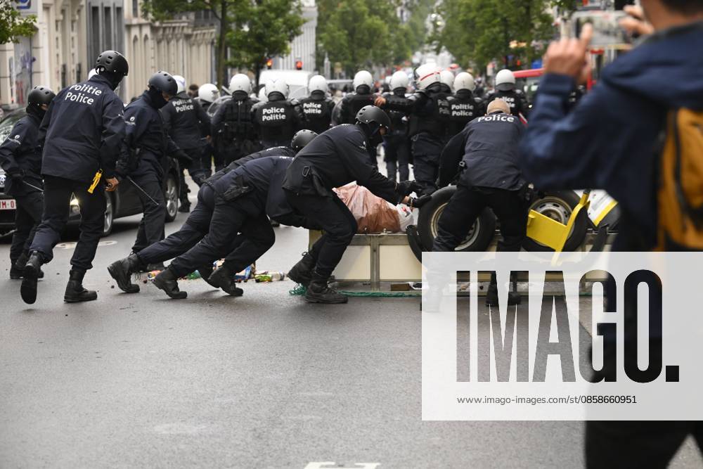 Protest Against Police Violence 08 06 2026 BRUSSELS, BELGIUM - Staff, teachers and students protest police violence outside the Palace of Justice pictured on June 08, 2026 in Brussels, Belgium, 08 06 2026 Brussels Belgium